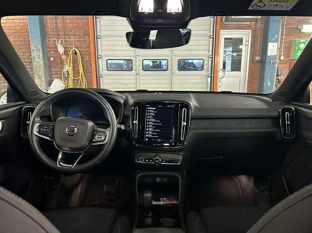 Begagnad Volvo XC40 Single Motor 175 kW (238 HK) 2023 Svart SUV