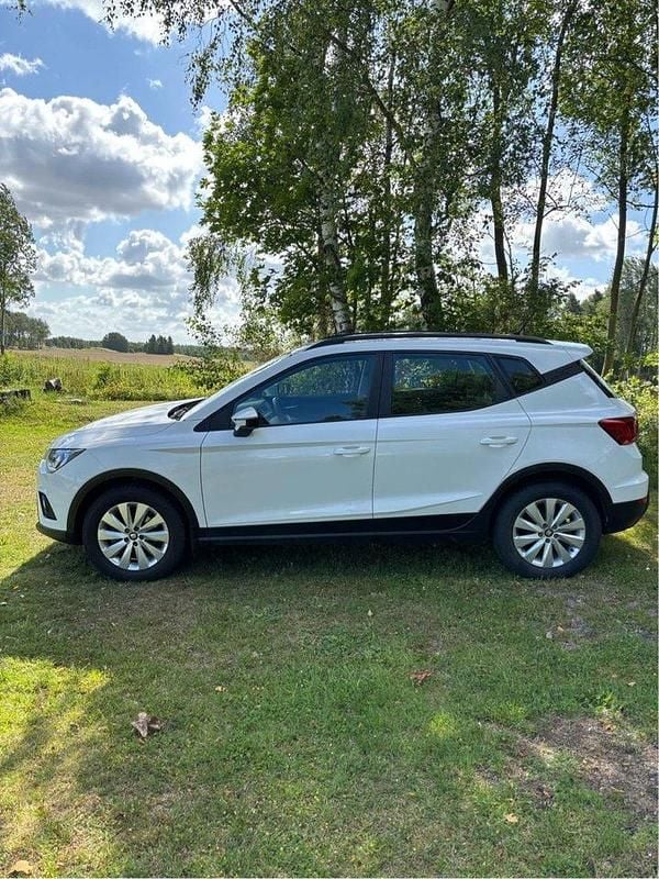 Vit Begagnad 2021 Seat Arona Style SUV | 152 000 kr (Marknadspris) - Bild 1/4