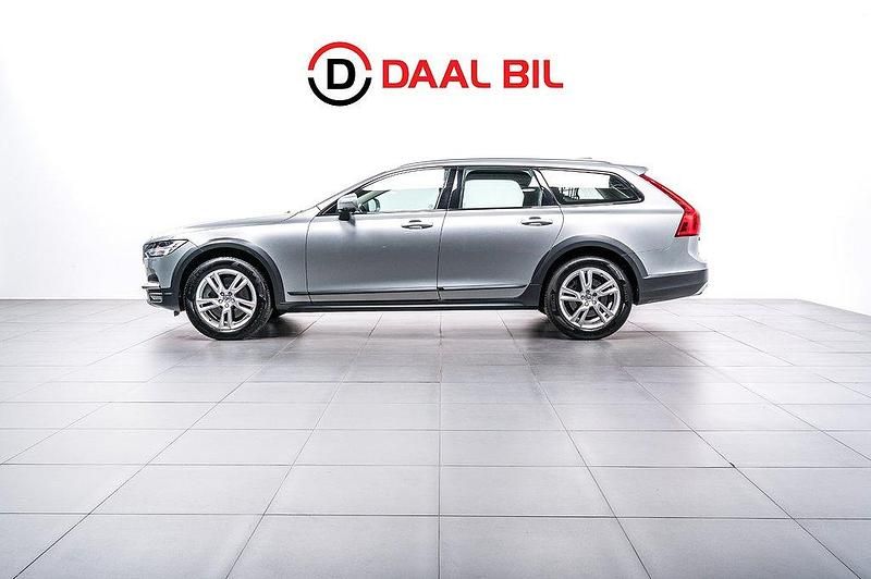 Silver Begagnad 2018 Volvo V90 CC Plus Kombi | 239 700 kr (Bra pris) - Bild 1/4