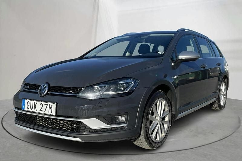 Grå Begagnad 2020 VW Golf VII Sedan | 129 000 kr (Superpris) - Bild 1/4