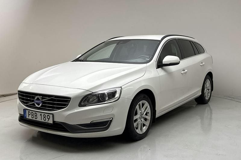 Vit Begagnad 2014 Volvo V60 Momentum Kombi | 79 000 kr (Superpris) - Bild 1/4