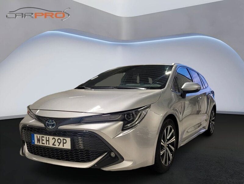 Silver Begagnad 2022 Toyota Corolla Style Kombi | 189 900 kr (Bra pris) - Bild 1/4