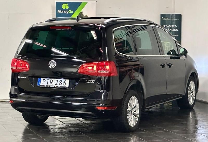 Begagnad VW Sharan 140 HK (102 kW) 2015 Svart Minibuss