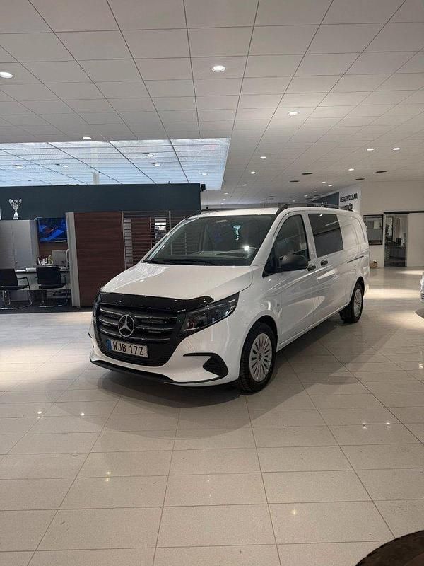 Svart Ny 2025 Mercedes Vito Minibuss | 673 750 kr (Superpris) - Bild 1/4