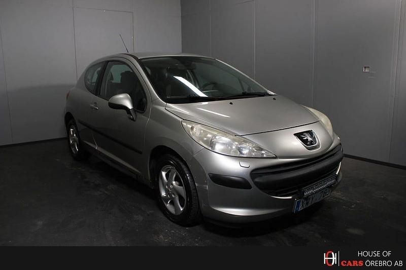 Grå Begagnad 2006 Peugeot 207 Halvkombi | 20 900 kr (Marknadspris) - Bild 1/4