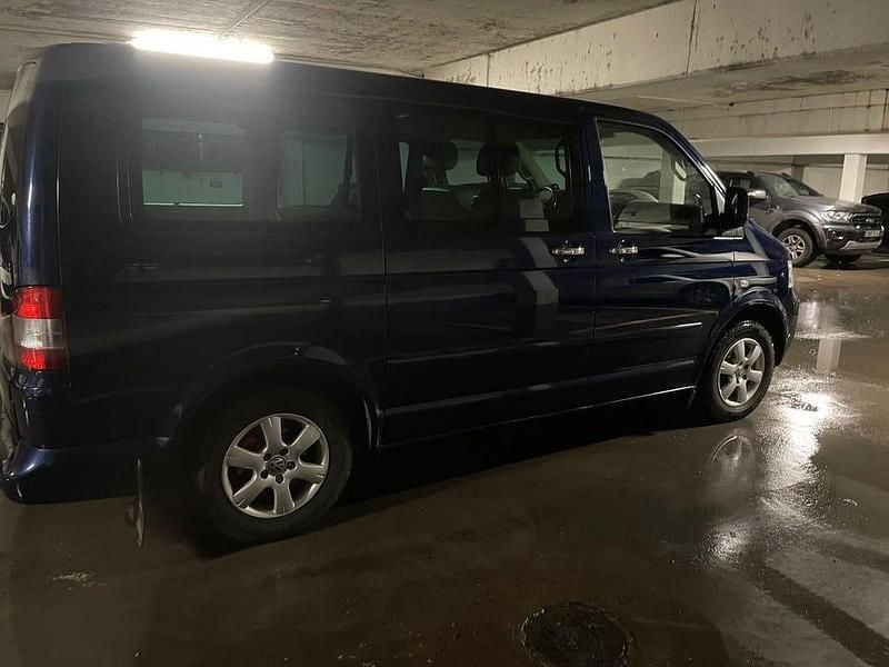 Begagnad VW Multivan Highline 174 HK (127 kW) 2009