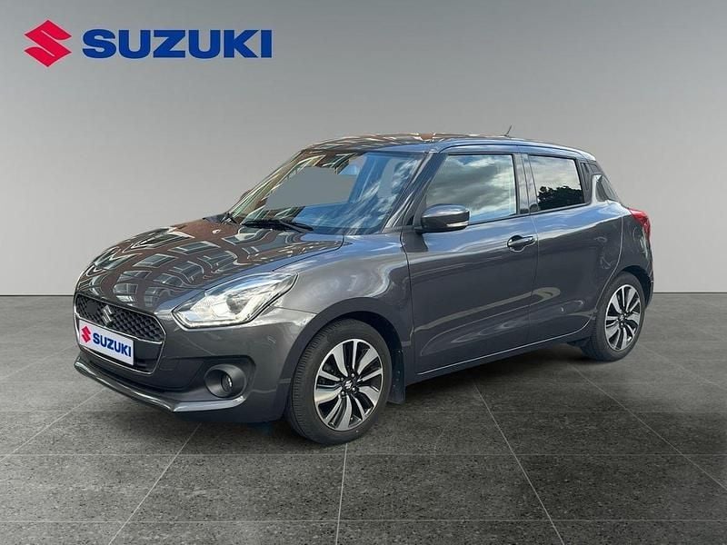 Grå Begagnad 2020 Suzuki Swift Halvkombi | 139 900 kr (Marknadspris) - Bild 1/4