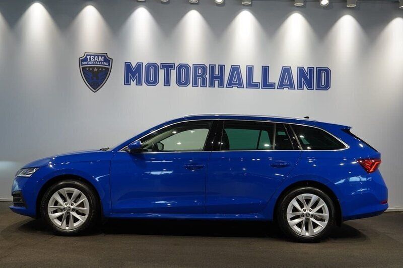 Blå Begagnad 2022 Skoda Octavia Style Kombi | 279 900 kr (Marknadspris) - Bild 1/4