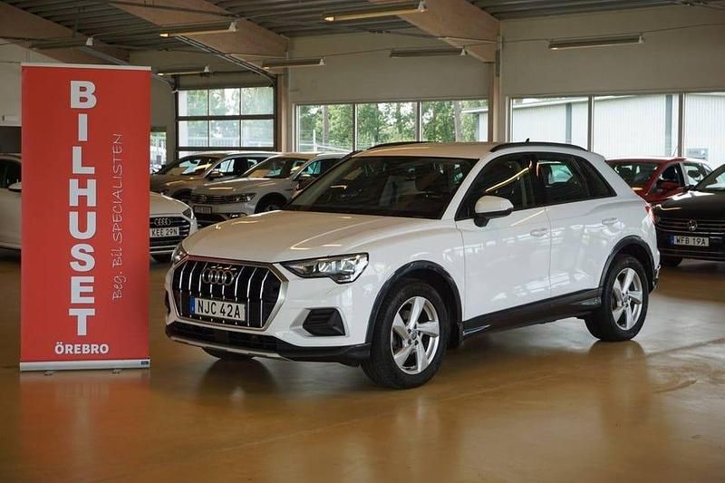 Vit Begagnad 2020 Audi Q3 SUV | 299 000 kr (Marknadspris) - Bild 1/4
