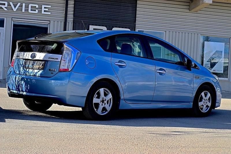 Blå Begagnad 2012 Toyota Prius Plug-in Hybrid Halvkombi | 95 000 kr (Marknadspris) - Bild 1/4