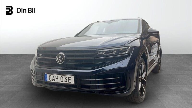 Mörkblå Begagnad 2023 VW Touareg R SUV | 839 900 kr (Dyr) - Bild 1/4