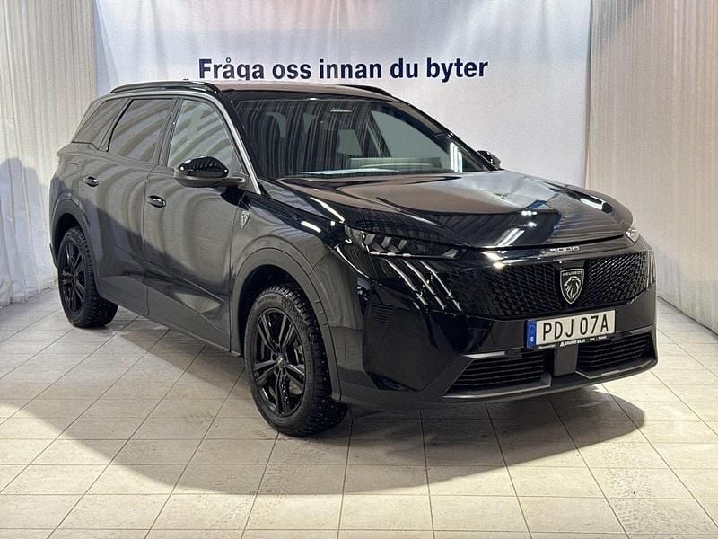 Svart Begagnad 2024 Peugeot 5008 GT Minibuss | 409 900 kr - Bild 1/4
