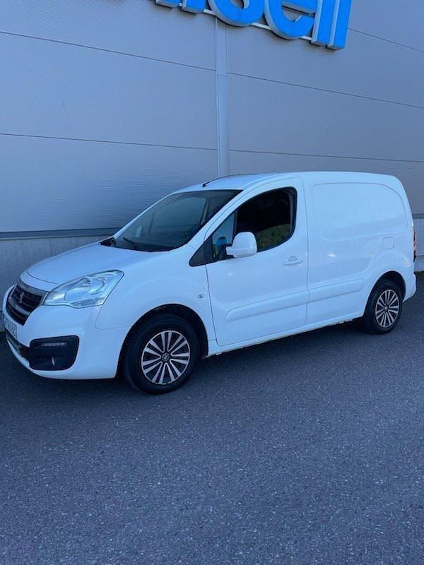 Vit Begagnad 2017 Peugeot Partner Minibuss | 50 000 kr (Bra pris) - Bild 1/4