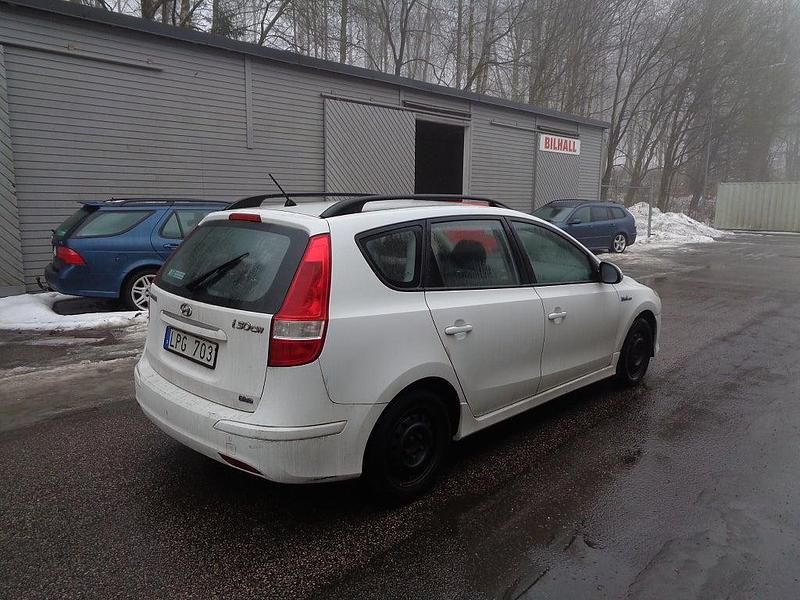 Begagnad Hyundai i30 116 HK (85 kW) 2011 Vit Kombi