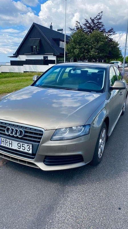 Brun Begagnad 2009 Audi A4 Sedan | 53 000 kr (Marknadspris) - Bild 1/4