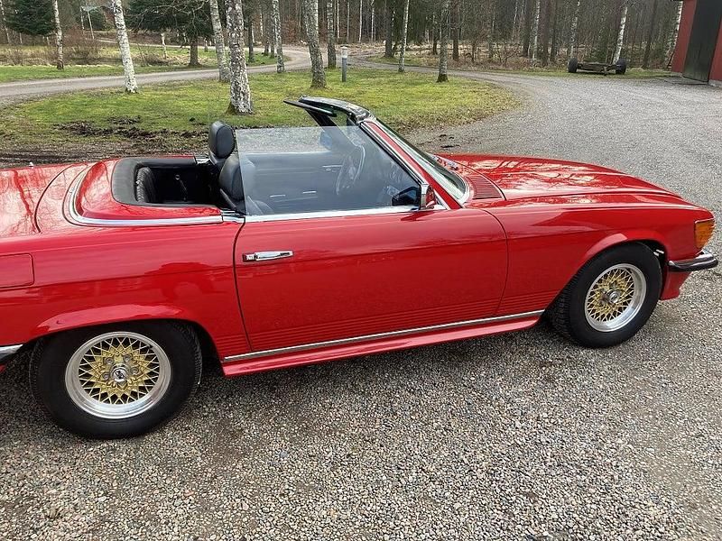 Begagnad Mercedes SL350 200 HK (147 kW) 1972 Röd Cab