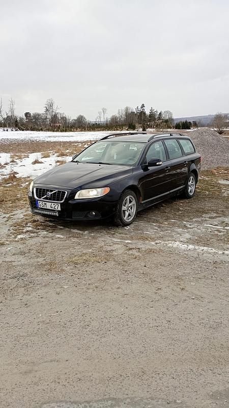 Begagnad 2008 Volvo V70 Kombi | 42 000 kr (Marknadspris) - Bild 1/4