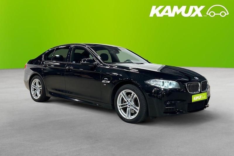 Svart Begagnad 2016 BMW 520 M Sport Sedan | 157 800 kr (Marknadspris) - Bild 1/4