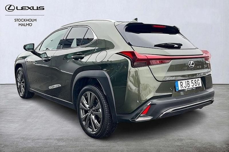 Begagnad Lexus UX 300h Sport Design Packet 201 HK (147 kW) 2025 Grön SUV