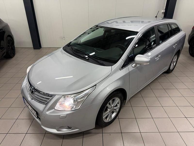 Begagnad Toyota Avensis Business Edition 147 HK (108 kW) 2011 Silver Kombi