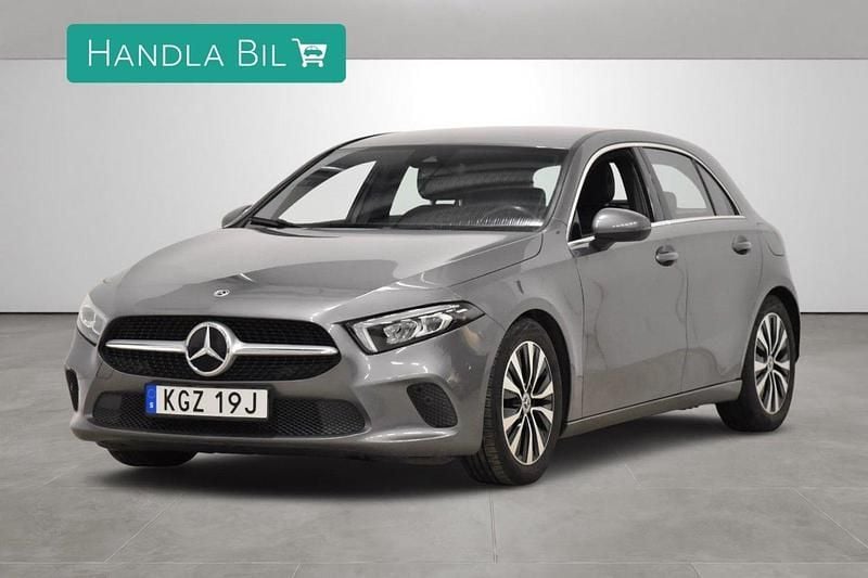 Mörkgrå Begagnad 2020 Mercedes A180 Halvkombi | 249 900 kr (Marknadspris) - Bild 1/4