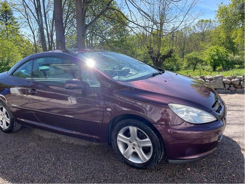 Röd Begagnad 2004 Peugeot 307 CC Cab | 33 000 kr (Lite dyr) - Bild 1/4