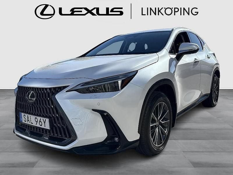 Vit Begagnad 2021 Lexus NX450h+ Executive Line SUV | 479 000 kr (Bra pris) - Bild 1/4