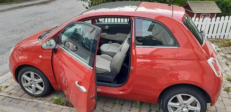 Röd Begagnad 2011 Fiat 500 Lounge Halvkombi | 52 000 kr (Superpris) - Bild 1/4