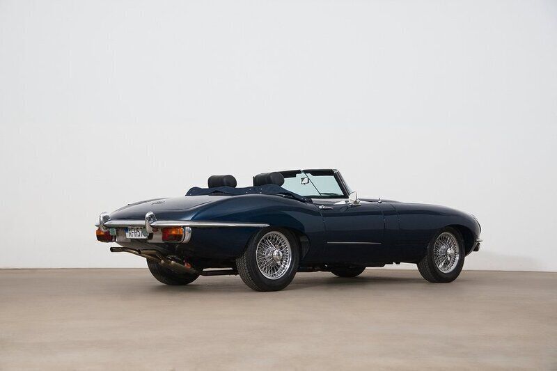 Begagnad Jaguar E-Type 201 HK (147 kW) 1970 Blå Cab