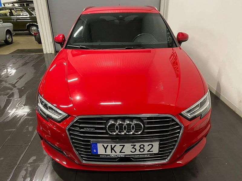 Begagnad Audi A3 Comfort 204 HK (150 kW) 2017 Röd tango red metallic