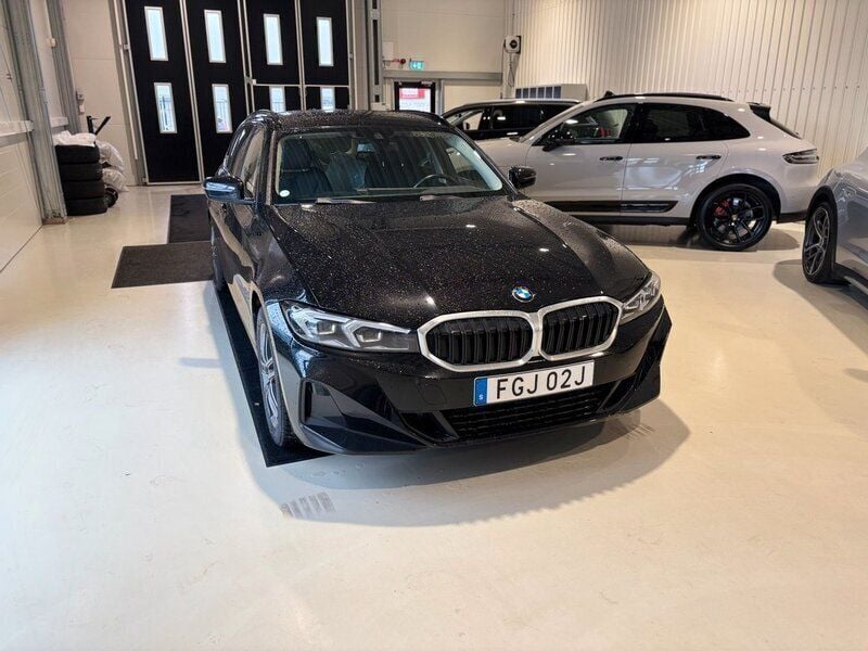 Svart Begagnad 2023 BMW 320 Kombi | 399 900 kr (Dyr) - Bild 1/1