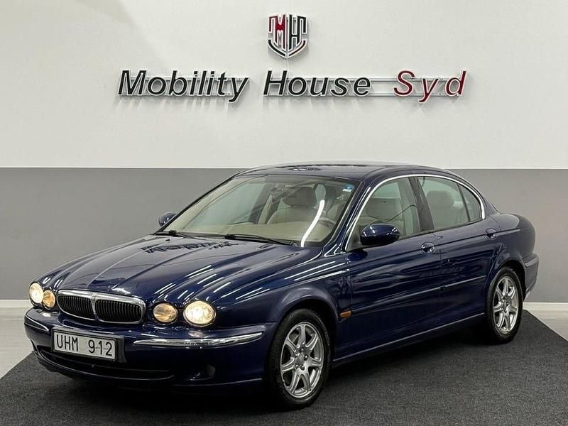 Mörkblå Begagnad 2003 Jaguar X-type Sedan | 29 900 kr - Bild 1/4