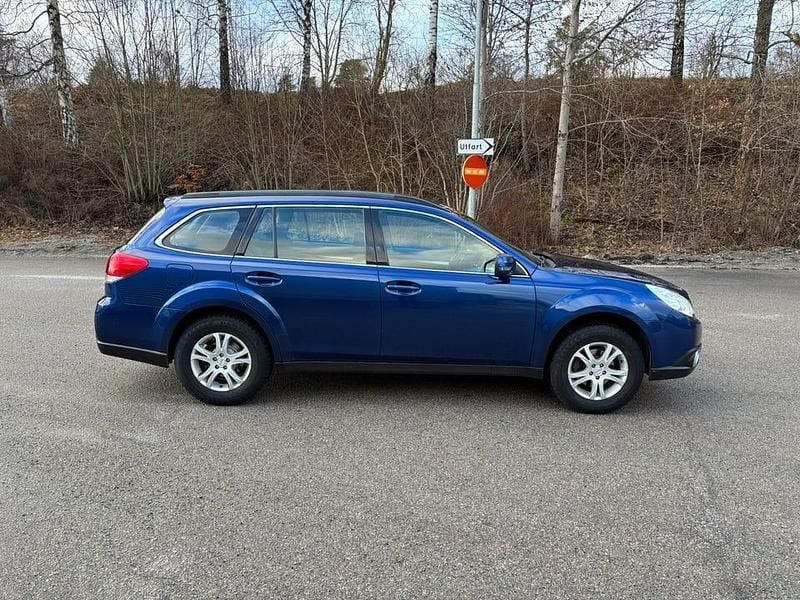 Begagnad Subaru Outback 167 HK (122 kW) 2012 Blå metallic Kombi