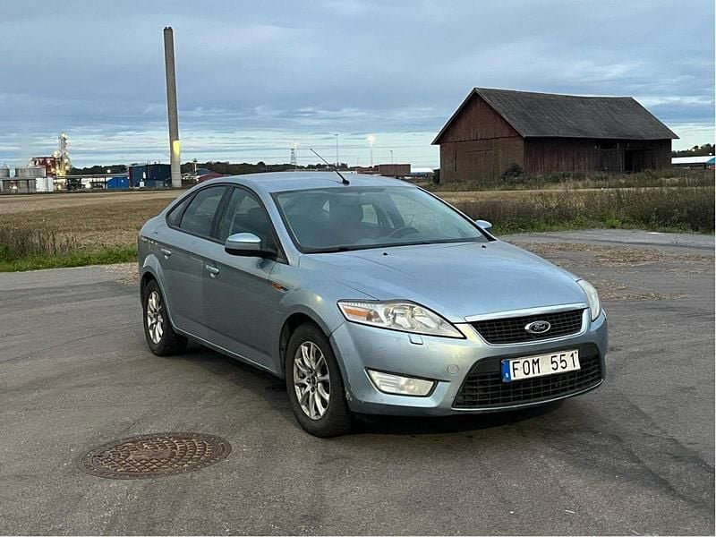 Blå Begagnad 2007 Ford Mondeo Trend Halvkombi | 32 000 kr (Marknadspris) - Bild 1/4
