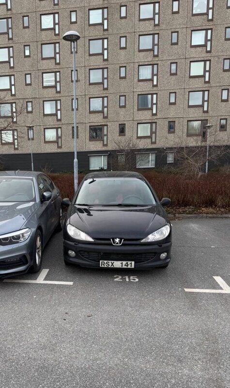 Svart Begagnad 2001 Peugeot 206 Halvkombi | 13 999 kr (Marknadspris) - Bild 1/1