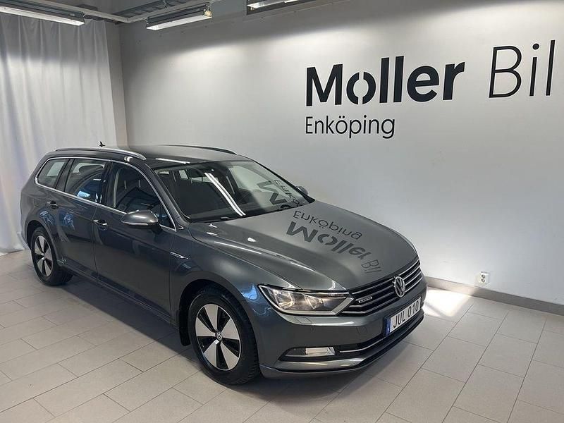 Mörkgrå (grå) Begagnad 2016 VW Passat Kombi | 149 000 kr (Bra pris) - Bild 1/4