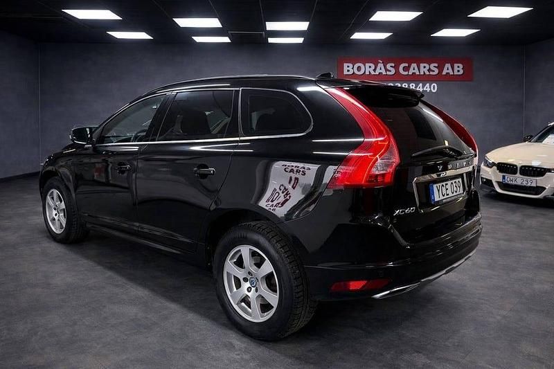 Begagnad Volvo XC60 Momentum 190 HK (139 kW) 2016 Svart SUV