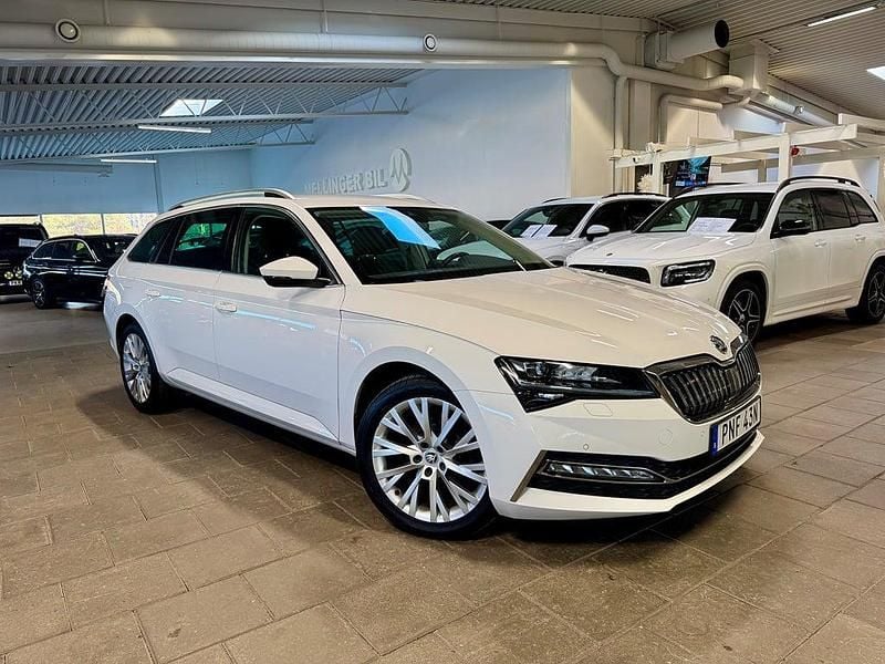 Vit Begagnad 2020 Skoda Superb Kombi | 258 500 kr (Bra pris) - Bild 1/4