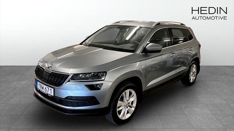 Grå (grey) Begagnad 2018 Skoda Karoq Business Line SUV | 209 900 kr (Marknadspris) - Bild 1/4