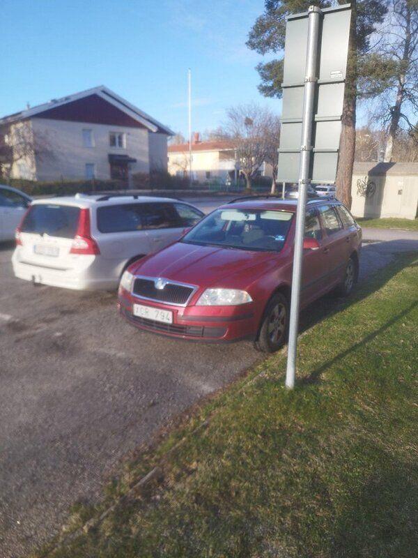 Röd Begagnad 2006 Skoda Octavia Kombi | 18 000 kr (Marknadspris) - Bild 1/4
