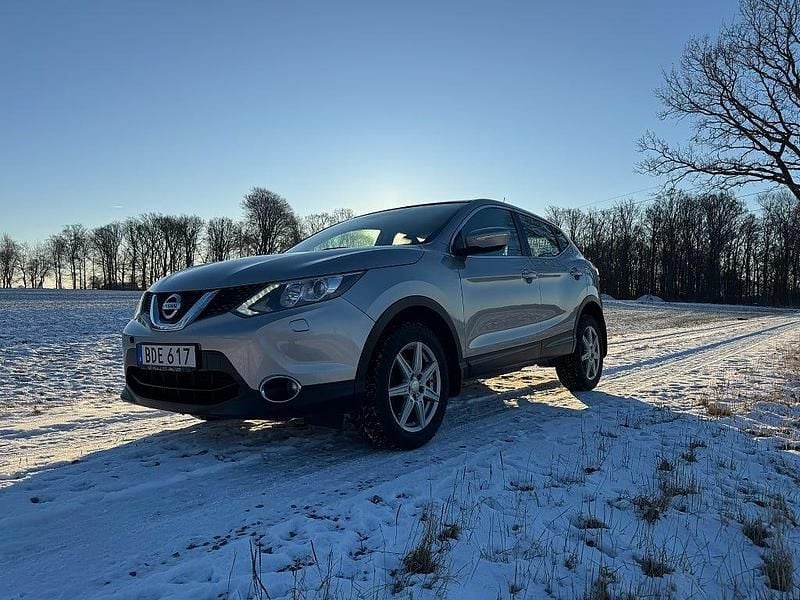 Silver Begagnad 2014 Nissan Qashqai SUV | 119 900 kr (Lite dyr) - Bild 1/4