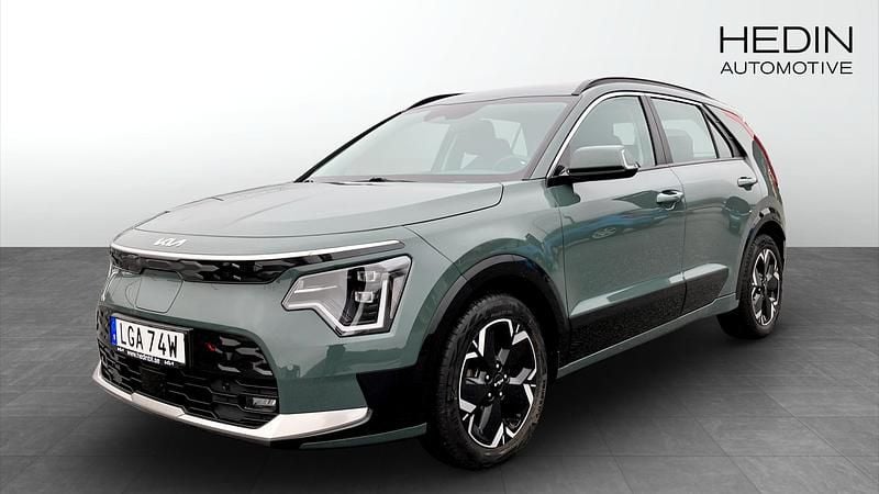 Grön (green) Begagnad 2022 Kia e-Niro SUV | 309 900 kr (Marknadspris) - Bild 1/4