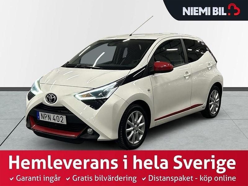 Begagnad Toyota Aygo X-play 72 HK (52 kW) 2018 Vit Halvkombi
