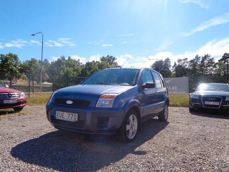 Lila Begagnad 2006 Ford Fusion Halvkombi | 19 900 kr (Marknadspris) - Bild 1/4