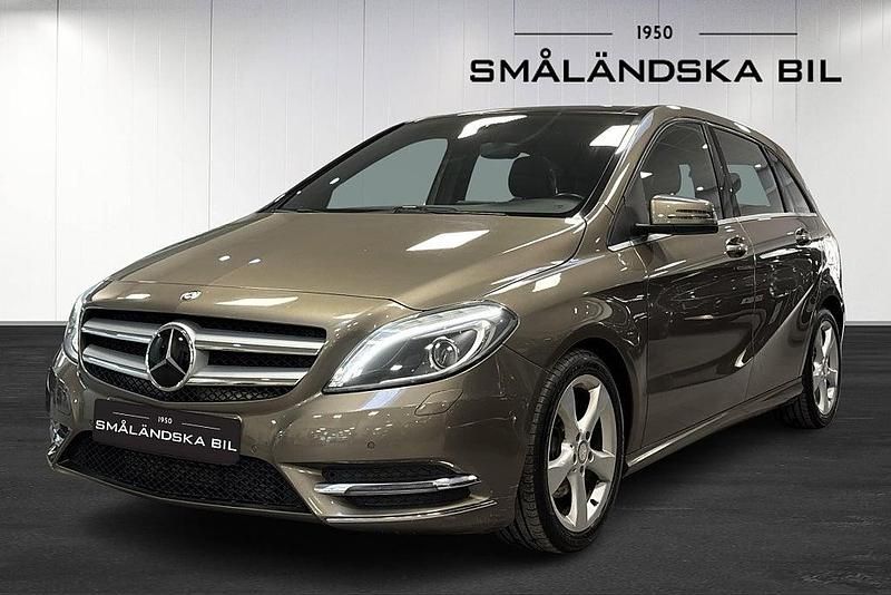 Begagnad Mercedes B180 122 HK (89 kW) 2014 Grå Minibuss