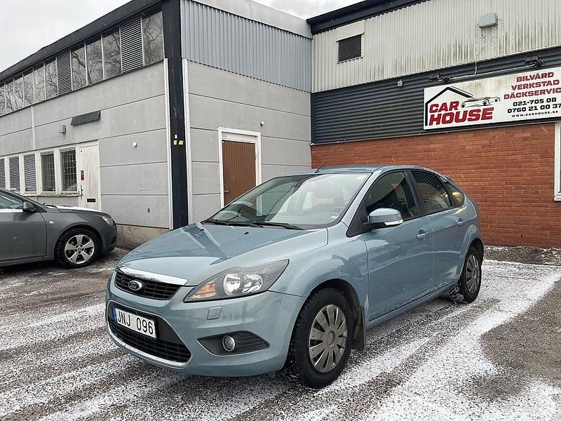 Begagnad Ford Focus Titanium 125 HK (91 kW) 2008 Grå Halvkombi