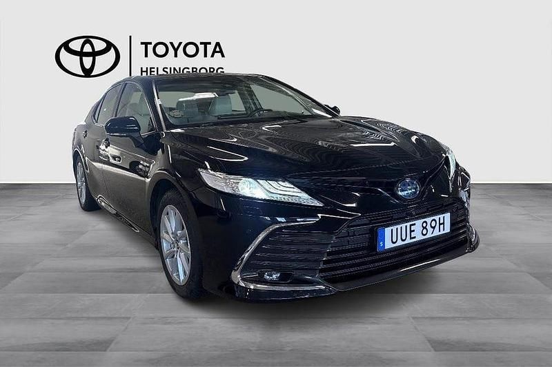 Begagnad Toyota Camry Hybrid Executive 220 HK (161 kW) 2022 Svart Sedan