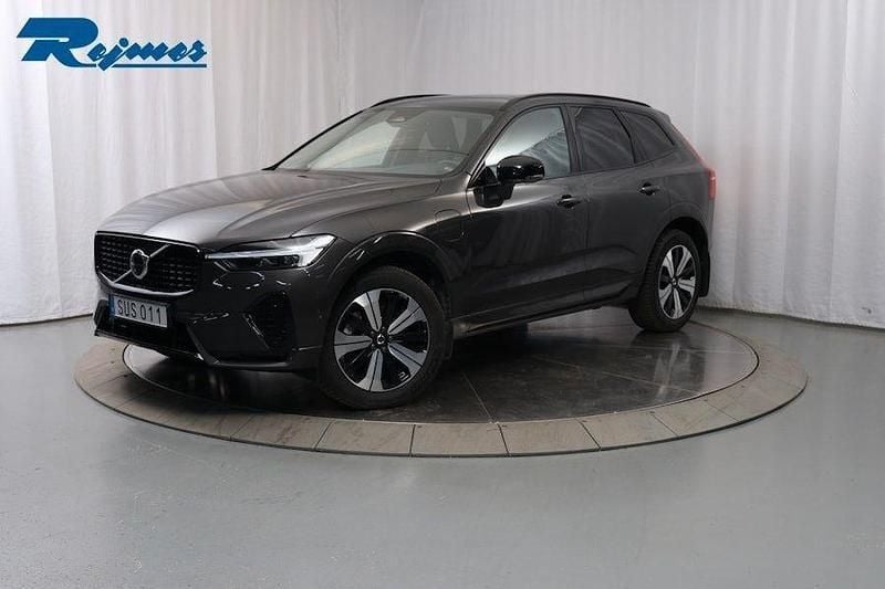 Grå Begagnad 2024 Volvo XC60 Plus SUV | 539 900 kr (Marknadspris) - Bild 1/4