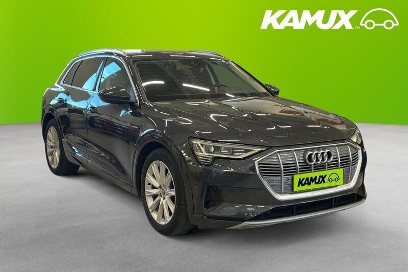 Silver/grå Begagnad 2020 Audi e-tron Comfort SUV | 329 900 kr (Superpris) - Bild 1/4