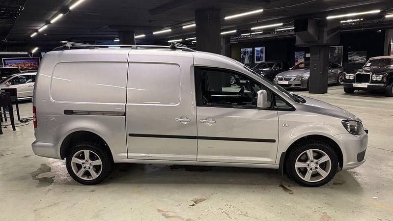 Begagnad VW Caddy Maxi 140 HK (102 kW) 2012 Silver Minibuss